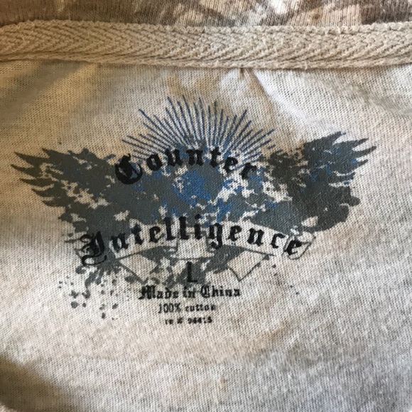 Large short sleeve shirt barely worn - Picture 2 of 3